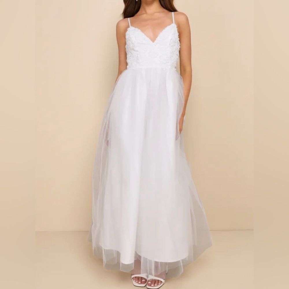 Lulus White 3D Elegant Floral White Tulle Maxi  Gown Dress size S